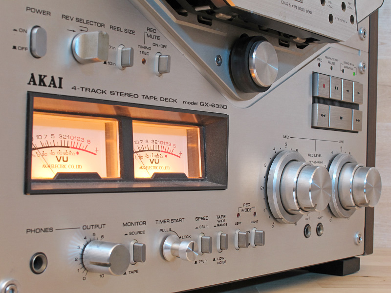 Akai GX-635D front panel with reels